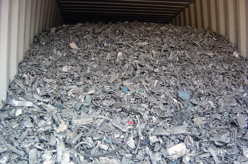 Shredded aluminium scrap (zorba) loaded in a shipping container - Metallic Metal Trading FZCO