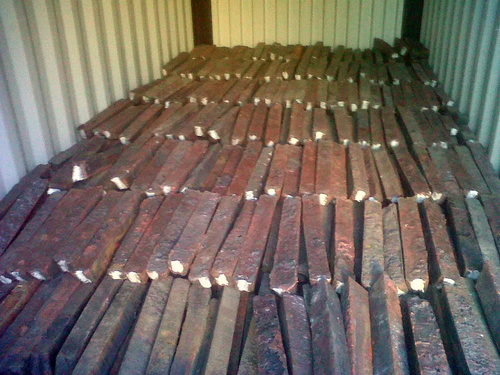 Copper ingots loaded in a shipping container - Metallic Metal Trading FZCO