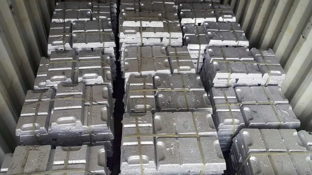 Zinc ingot bundles loaded in a shipping container - Metallic Metal Trading FZCO