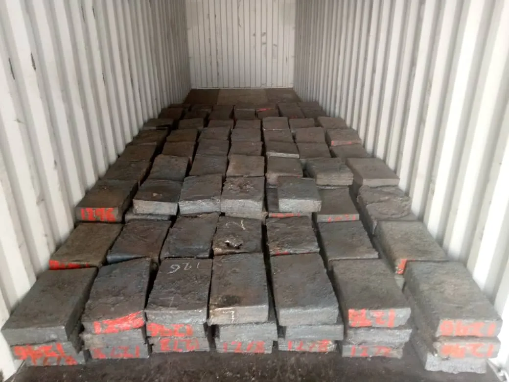 Stainless steel slabs loaded in a container - Metallic Metal Trading FZCO